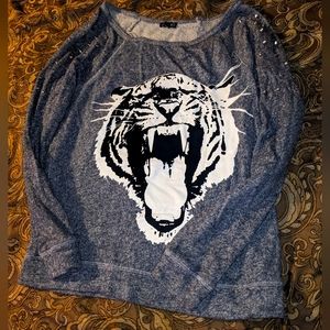 Roaring Tiger Spiked Shoulder Long Sleeve Shirt 🩶🤍